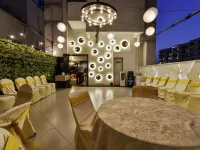 Dragonfly Hotel- the Art Hotel Hotels near Gilbert Hill