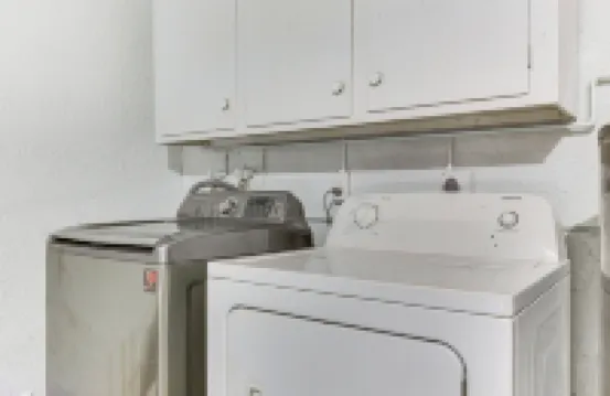 Pet-Friendly Sunrise Escape w/ Patio, Near Beaches