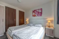 Villa with Bubble Bath, Solarium and Fireplace Hotels in Dahlem