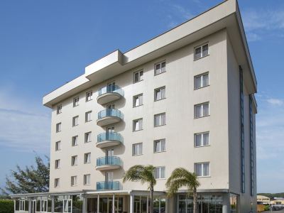 Simon Hotel
