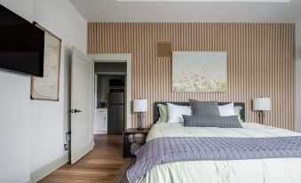 The Bank on Main St - Luxury Historic Suite on Main Street!