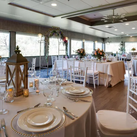 Holiday Inn MILWAUKEE RIVERFRONT by IHG