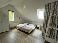 Comfort House (5 people) just 200 meters from the beach - with fireplace & beach chair Hotels in Friedrichskoog