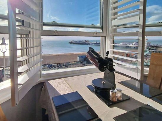 2 Bed Apt - Sea Views Seafront Location & Parking