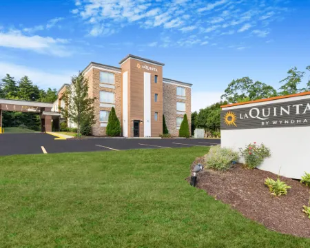 La Quinta Inn & Suites by Wyndham Sturbridge スターブリッジのホテル