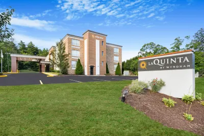 La Quinta Inn & Suites by Wyndham Sturbridge Hotels in Worcester County