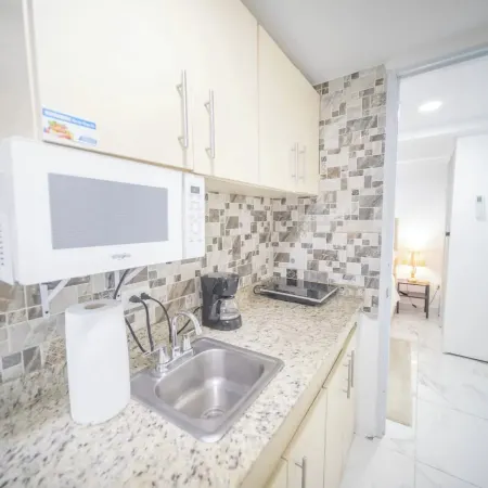 2 Guests 1Bed Studio 3Min to Beach and Main Street
