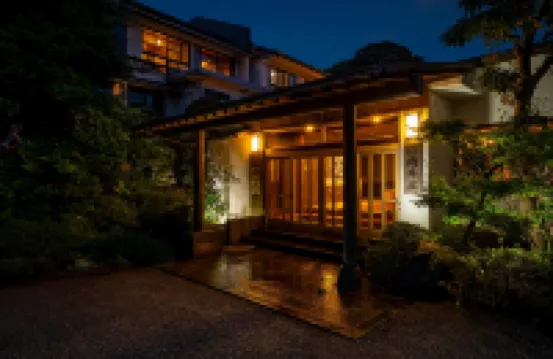 岡本屋日式旅館 鄰近湯之花的酒店