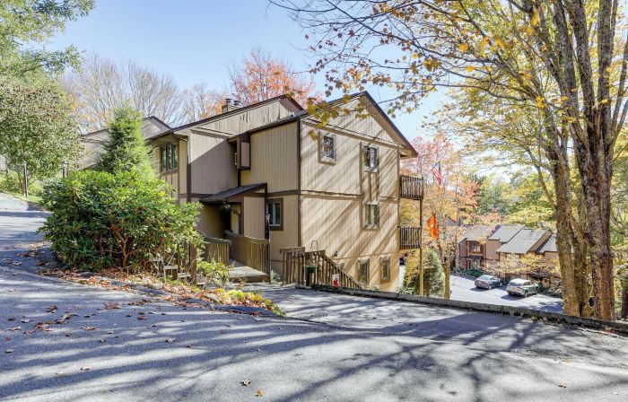 1/2 Mi to Sugar Mtn Resort: Condo w/ Balcony