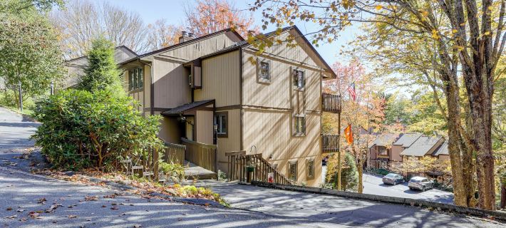 1/2 Mi to Sugar Mtn Resort: Condo w/ Balcony Hotels in Sugar Mountain