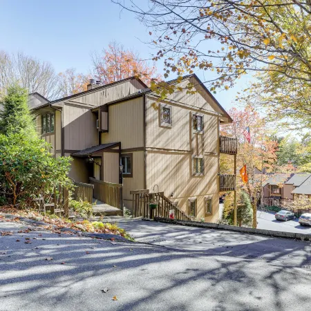 1/2 Mi to Sugar Mtn Resort: Condo w/ Balcony