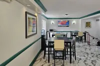 Quality Inn & Suites - breakfast