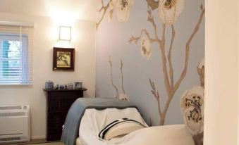 1 Bed Villa - Sleeps 2 - Garden - Parking - Wifi