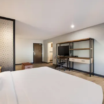 Everhome Suites Corona