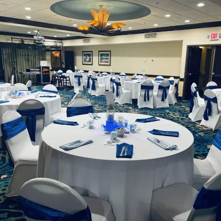 Best Western Aku Tiki Inn Отели рядом с достопримечательностью «Торговый центр Destination Daytona»