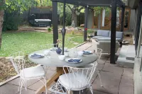 Gorgeous Modern Zen Retreat Home - 4Br with Hot Tub, Close Hiking Trails