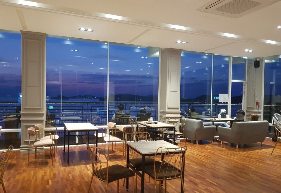 호텔 휴 로프트 내부