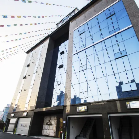 Windhill hotel Отели рядом с достопримечательностью «Пляж Ilsan»
