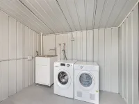 Gorgeous 3-Bed House with Spacious Shared Backyard - Apartments