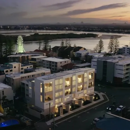 Luxury 5-floor Unit with Ocean Views near Beach