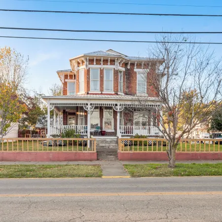 2 Blocks to Ohio River! Historic Victorian Gem