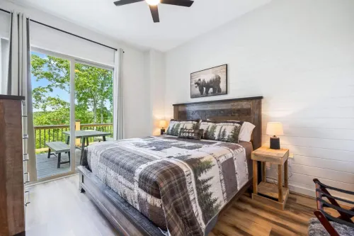 Luxury Cabin Lake Views EV Charger Game Room