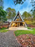 Tiny Pines Glamping Hotel a 