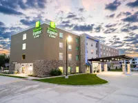 Holiday Inn Express & Suites Cedar Rapids NE - Marion by IHG Hotels in Marion