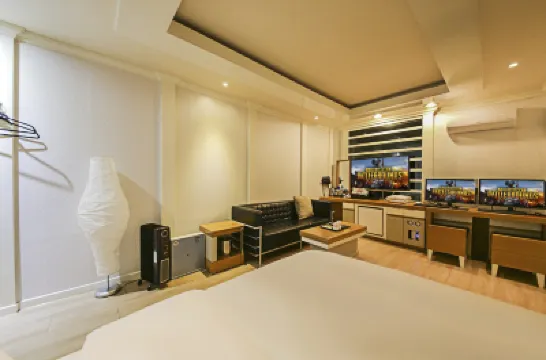 Cinema Motel Hotels near Woosong University, Eastern Campus