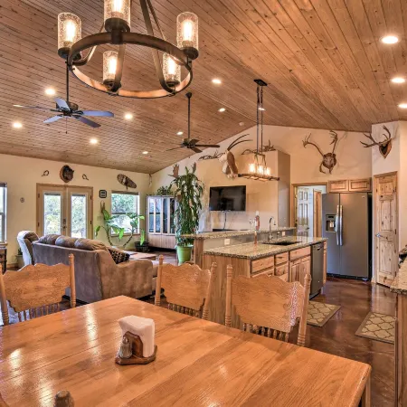 Stunning Home w/ Fire Pit, 11 Mi to Mt Yale!