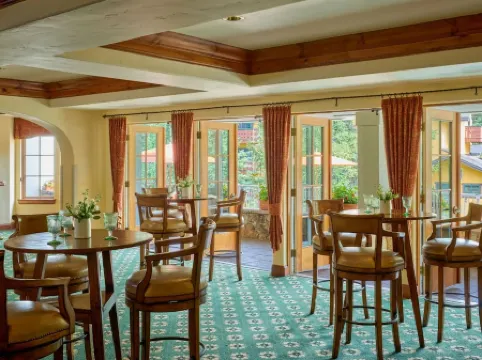 Condo in the heart of Vail - Free Breakfast, Free Parking, No Resort Fee