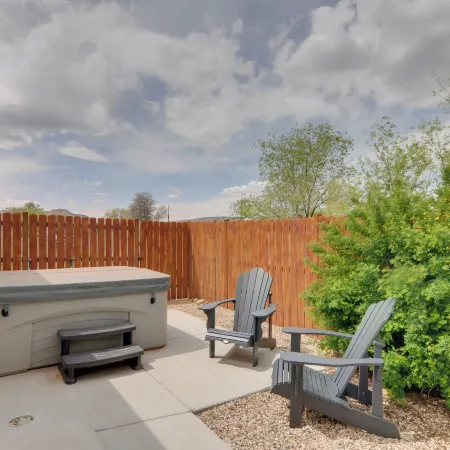Utah Retreat - Hot Tub, Deck and Near National Parks