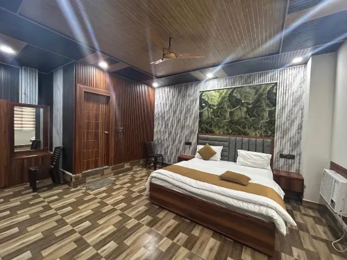 Hotel Shri Dauji Maharaj Palace