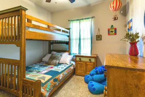 Spacious & Family-friendly! Tamu Townhome w/ Yard - Apartments