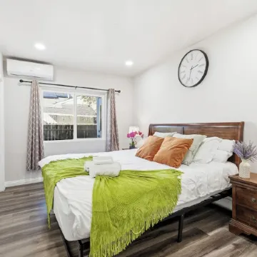 Prime location Close to Downtown LA 2 bed 1 bath Kingsize Bed Private Entry! 17