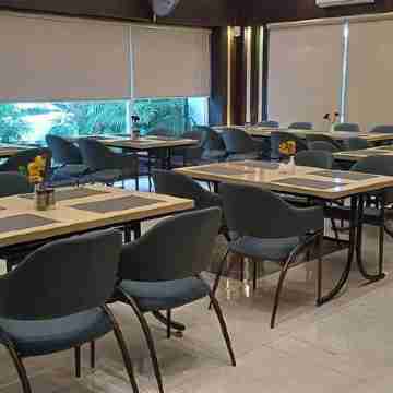 D Wayfarer Inn Resort Dining/Meeting Rooms