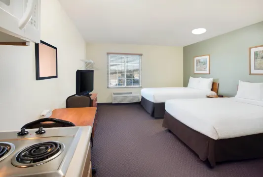 巴吞魯日航道公路伍德斯普林套房酒店