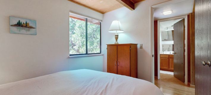 3BR Charming Cabin w/ Deck, Yard Games & View Hotels in Plumas County