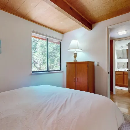3BR Charming Cabin w/ Deck, Yard Games & View
