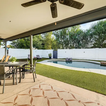 Pool, Putting Green & Games: Chandler Home!