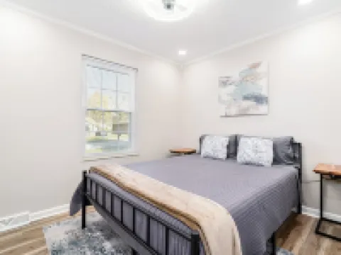 Ultimate Family Escape - 5BR 2.5BA - 2 Living Rooms Hoteles en Radcliff