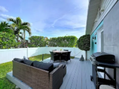 Charming, Family Friendly Newly Renovated Duplex on Holmes Beach