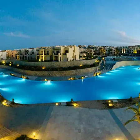 Modern 3BR Escape Panoramic Lagoon & Sea Views