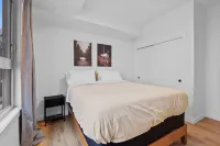 Luxurious Large 3 Bedroom Loft Saskatchewan Drive - Apartments