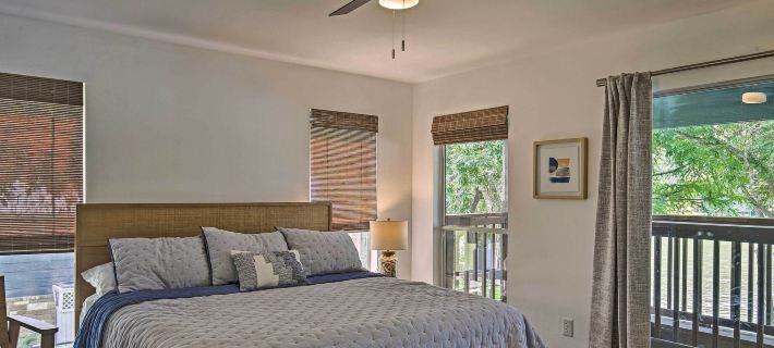 Seguin Lake House w/ Dock and Cowboy Pool Hotels in Guadalupe County
