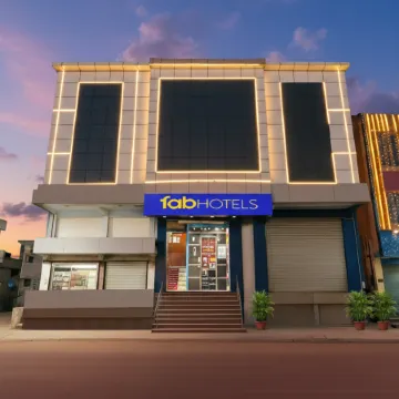 FabHotel Indian Suites - Old Madras Rd Отели рядом с достопримечательностью «Торговый центр VR Bengaluru»