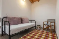A28 - Castela Street Townhouse in Espiche - Apartments