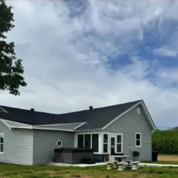 Hilltop Country Home with Hot Tub 2049