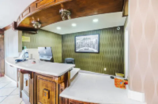 Super 8 by Wyndham Jackson MS