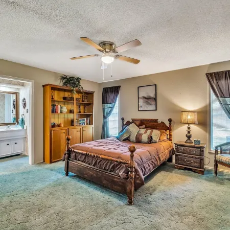 Stead House-3Bd/2ba, Ttu, Fall Specials! 3 Bedroom Home by RedAwning